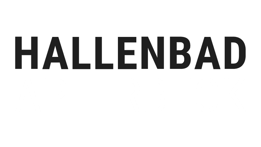 Text in Gro&szlig;buchstaben mit der Aufschrift &bdquo;HALLENBAD&ldquo; auf hellem Hintergrund.