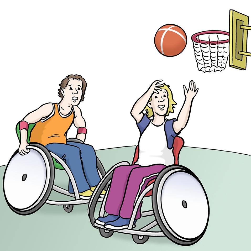 Zwei Personen im Rollstuhl spielen Basketball; eine wirft einen Ball auf den Korb.